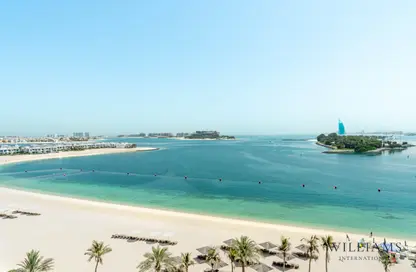 Apartment - 2 Bedrooms - 2 Bathrooms for sale in Jash Falqa - Shoreline Apartments - Palm Jumeirah - Dubai