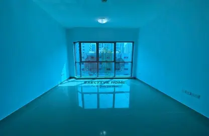 صورة لـ غرفة فارغة شقة - غرفة نوم - 2 حمامات للايجار في برج فرحة - منطقة النادي السياحي - أبوظبي ، صورة رقم 1