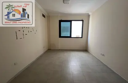 شقة - غرفة نوم - 1 حمام للايجار في بناء النباعة - النبعة - الشرق - الشارقة