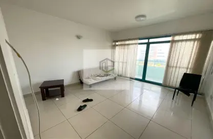 Living / Dining Room image for: Office Space - Studio - 2 Bathrooms for rent in Abu Hail Road - Abu Hail - Deira - Dubai, Image 1
