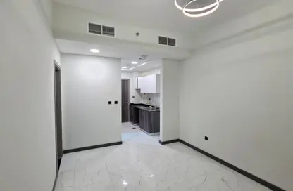 شقة - غرفة نوم - 2 حمامات للايجار في برج روكان B - برج روكان - روكان - دبي لاند - دبي شقة - غرفة نوم - 2 حمامات للايجار في برج روكان B - برج روكان - روكان - دبي لاند - دبي