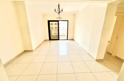 Apartment - 1 Bedroom - 2 Bathrooms for rent in Muwaileh 29 Building - Muwaileh - Sharjah