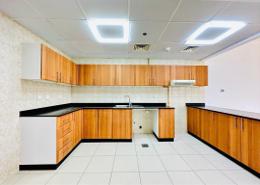 صورةمطبخ لـ: شقة - 2 غرف نوم - 3 حمامات للكراء في مابل 1 - حدائق الإمارات 2 - قرية الجميرا سركل - دبي, صورة 1
