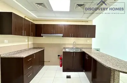 شقة - 2 غرف نوم - 2 حمامات للايجار في برج ربيعة - مجان - دبي لاند - دبي شقة - 2 غرف نوم - 2 حمامات للايجار في برج ربيعة - مجان - دبي لاند - دبي