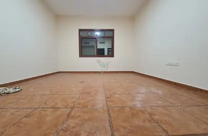 Apartment - 2 Bedrooms - 2 Bathrooms for rent in Al Dafeinah - Asharej - Al Ain