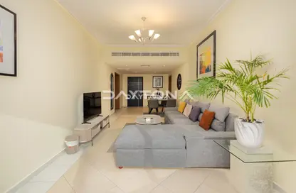 Apartment - 2 Bedrooms - 2 Bathrooms for rent in 21st Century Tower - Sheikh Zayed Road - Dubai
