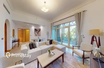 Apartment - 2 Bedrooms - 3 Bathrooms for rent in Shoreline Apartments - Palm Jumeirah - Dubai
