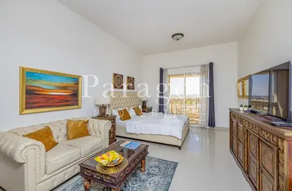Living Room image for: Apartment - 1 Bathroom for sale in Royal breeze 2 - Royal Breeze - Al Hamra Village - Ras Al Khaimah, Image 1