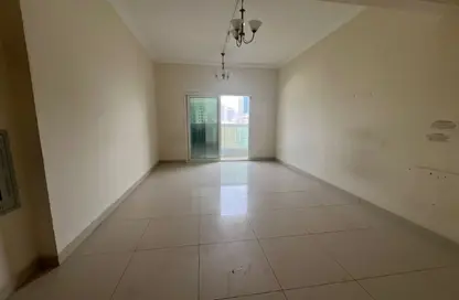 شقة - 2 غرف نوم - 2 حمامات للايجار في شارع التعاون الجديد - التعاون - الشارقة