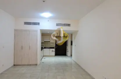 Apartment - Studio - 1 Bathroom for rent in Mankhool - Bur Dubai - Dubai