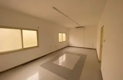 Villa - 3 Bedrooms - 3 Bathrooms for rent in Sharjah 555 Tower - Al Khan Corniche - Al Khan - Sharjah