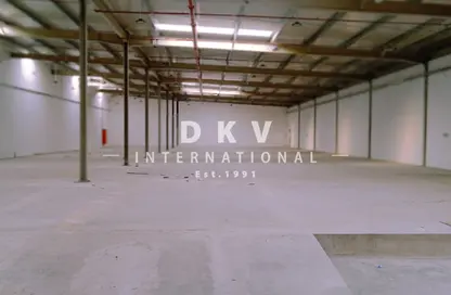 Warehouse - Studio - 1 Bathroom for rent in Umm Ramool - Dubai