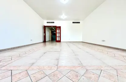 Apartment - 3 Bedrooms - 4 Bathrooms for rent in EREC Building - Al Falah Street - City Downtown - Abu Dhabi
