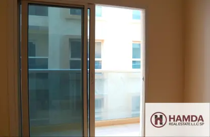 شقة - 2 غرف نوم - 2 حمامات للايجار في مجمع مويلح - تجارية مويلح - الشارقة