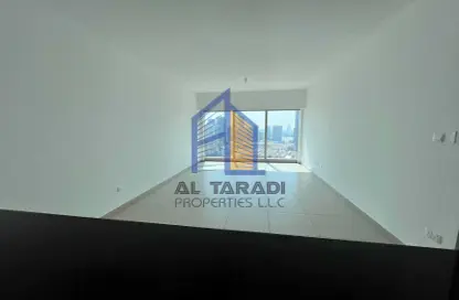 صورة لـ غرفة فارغة شقة - غرفة نوم - 2 حمامات للايجار في برج البوابة 3 - شمس أبوظبي - جزيرة الريم - أبوظبي ، صورة رقم 1