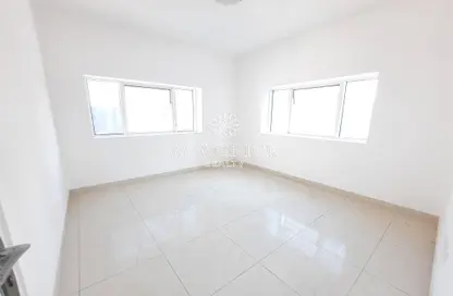 Empty Room image for: Apartment - 2 Bedrooms - 2 Bathrooms for rent in Al Khan - Sharjah, Image 1