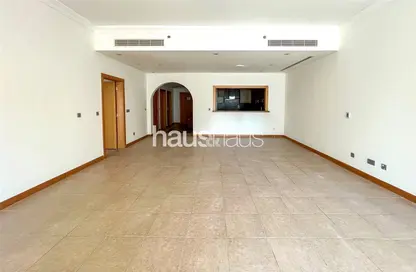 Apartment - 2 Bedrooms - 3 Bathrooms for sale in Al Habool - Shoreline Apartments - Palm Jumeirah - Dubai