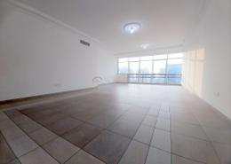 صورةغرفة فارغة لـ: شقة - 3 غرف نوم - 4 حمامات للكراء في شارع إلكترا - أبوظبي, صورة 1