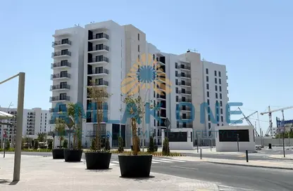 Apartment - 2 Bedrooms - 2 Bathrooms for sale in Waters Edge - Yas Island - Abu Dhabi