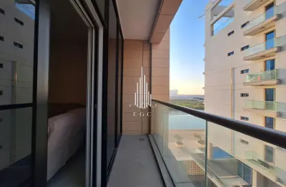 Balcony image for: Apartment - 1 Bedroom - 2 Bathrooms for rent in Al Qurm View - Shams Abu Dhabi - Al Reem Island - Abu Dhabi, Image 1