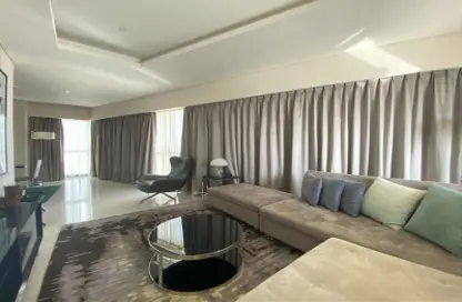 صورة لـ غرفة المعيشة شقة - 2 غرف نوم - 3 حمامات للبيع في تاور D - داماك تاورز من باراماونت - الخليج التجاري - دبي ، صورة رقم 1