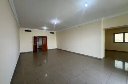 Apartment - 4 Bedrooms - 5 Bathrooms for rent in Al Majaz Tower - Al Majaz - Sharjah