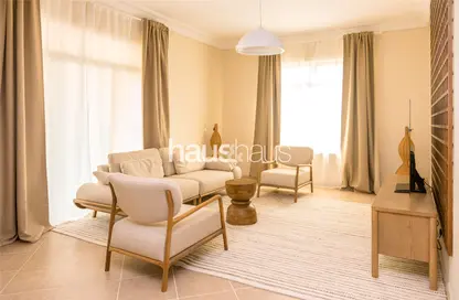 Living Room image for: Apartment - 3 Bedrooms - 3 Bathrooms for sale in Al Hamri - Shoreline Apartments - Palm Jumeirah - Dubai, Image 1