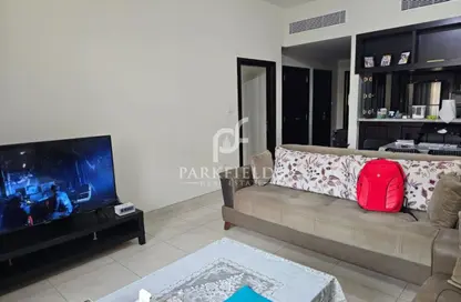 شقة - غرفة نوم - 2 حمامات للايجار في B برج ترافو - ترافو - ذا فيوز - دبي