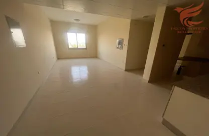Apartment - 2 Bedrooms - 3 Bathrooms for rent in Building 11 - Yasmin Village - Ras Al Khaimah