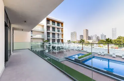 Modern and Iconic Layout Apt | Pool View
