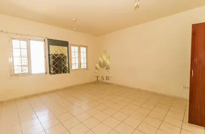 شقة - 1 حمام للايجار في اكس26 - طراز إنجليزي - المدينة الدولية - دبي