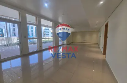 شقة - 3 غرف نوم - 4 حمامات للايجار في يونايتد سكوير - الخالدية - أبوظبي شقة - 3 غرف نوم - 4 حمامات للايجار في يونايتد سكوير - الخالدية - أبوظبي