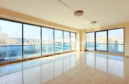 Apartment - 4 Bedrooms - 4 Bathrooms for rent in Silver Sands 2 - Mankhool - Bur Dubai - Dubai