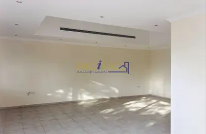 صورة لـ غرفة فارغة فيلا - 4 غرف نوم - 4 حمامات للايجار في الراشدية - دبي ، صورة رقم 1