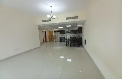 شقة - 2 غرف نوم - 3 حمامات للايجار في بارك فيو ريزيدنس - قرية الجميرا سركل - دبي