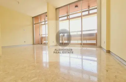 Apartment - 3 Bedrooms - 3 Bathrooms for rent in Cornich Al Khalidiya - Al Khalidiya - Abu Dhabi
