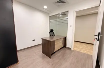 Office Space - Studio - 4 Bathrooms for rent in Hamdan Street - Abu Dhabi