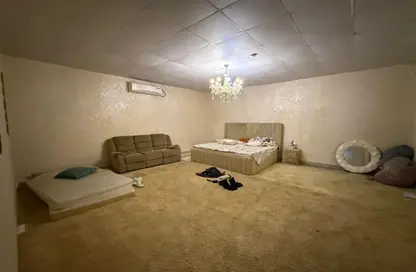 Bungalow - Studio - 2 Bathrooms for rent in Al Manara - Dubai
