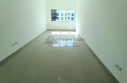 Empty Room image for: Apartment - 3 Bedrooms - 4 Bathrooms for rent in Khalidiya Towers - Al Khalidiya - Abu Dhabi, Image 1