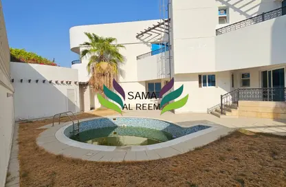 Villa - 4 Bedrooms - 4 Bathrooms for rent in Jumeirah 1 Villas - Jumeirah 1 - Jumeirah - Dubai