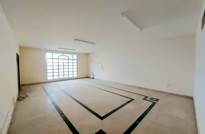 Empty Room image for: Villa - 5 Bedrooms - 6 Bathrooms for rent in Al Mraijeb - Al Jimi - Al Ain, Image 1