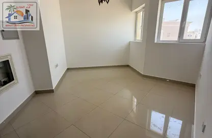 شقة - غرفة نوم - 2 حمامات للايجار في مجمع مويلح - تجارية مويلح - الشارقة