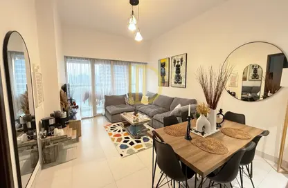 شقة - غرفة نوم - 2 حمامات للايجار في مبنى ربدان - مدينة السيارات - دبي