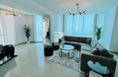 Living Room image for: Apartment - 3 Bedrooms - 4 Bathrooms for rent in Etihad Tower 5 - Etihad Towers - Corniche Road - Abu Dhabi, Image 1