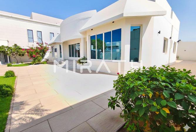 3BR Single Story | Fully renovated| Private Lawn