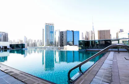 صورة لـ حوض سباحة شقة - غرفة نوم - 2 حمامات للايجار في XV الفن - الخليج التجاري - دبي ، صورة رقم 1