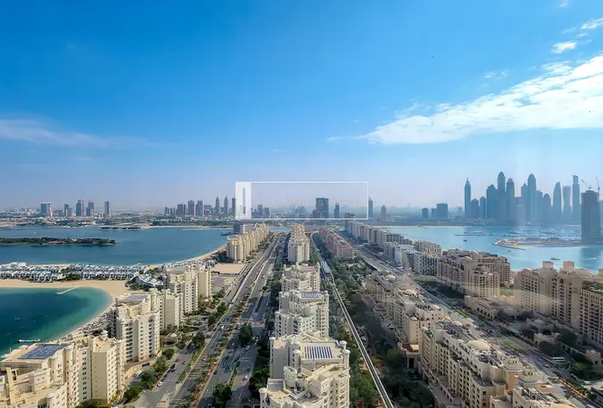 Apartment - 1 Bedroom - 2 Bathrooms for sale in The Palm Tower - Palm Jumeirah - Dubai