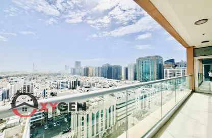 شقة - 3 غرف نوم - 4 حمامات للايجار في يونايتد سكوير - الخالدية - أبوظبي