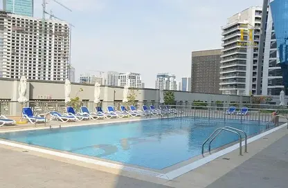 صورة لـ حوض سباحة شقة - غرفة نوم - 2 حمامات للايجار في A برج - الأبراج الإدارية - الخليج التجاري - دبي ، صورة رقم 1
