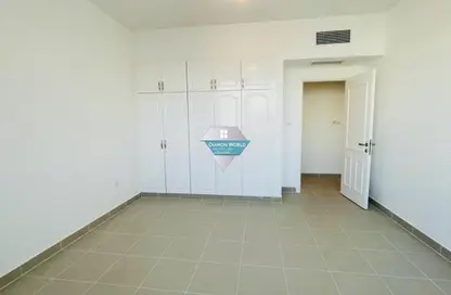 Apartment - 2 Bedrooms - 2 Bathrooms for rent in Tourist Club Area - Abu Dhabi